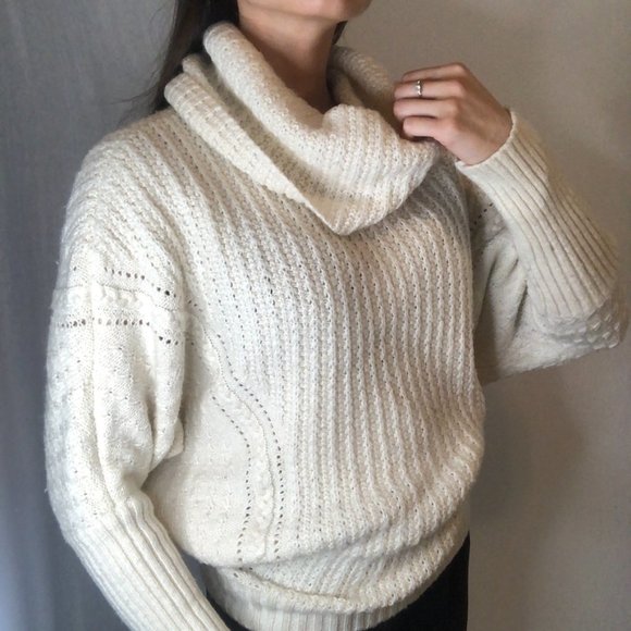 White Warm Knitted Oversized Sweater Turtleneck - Picture 4 of 11